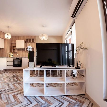 Bright 1Bdr Apartment With A Balcony 소피아 외부 사진